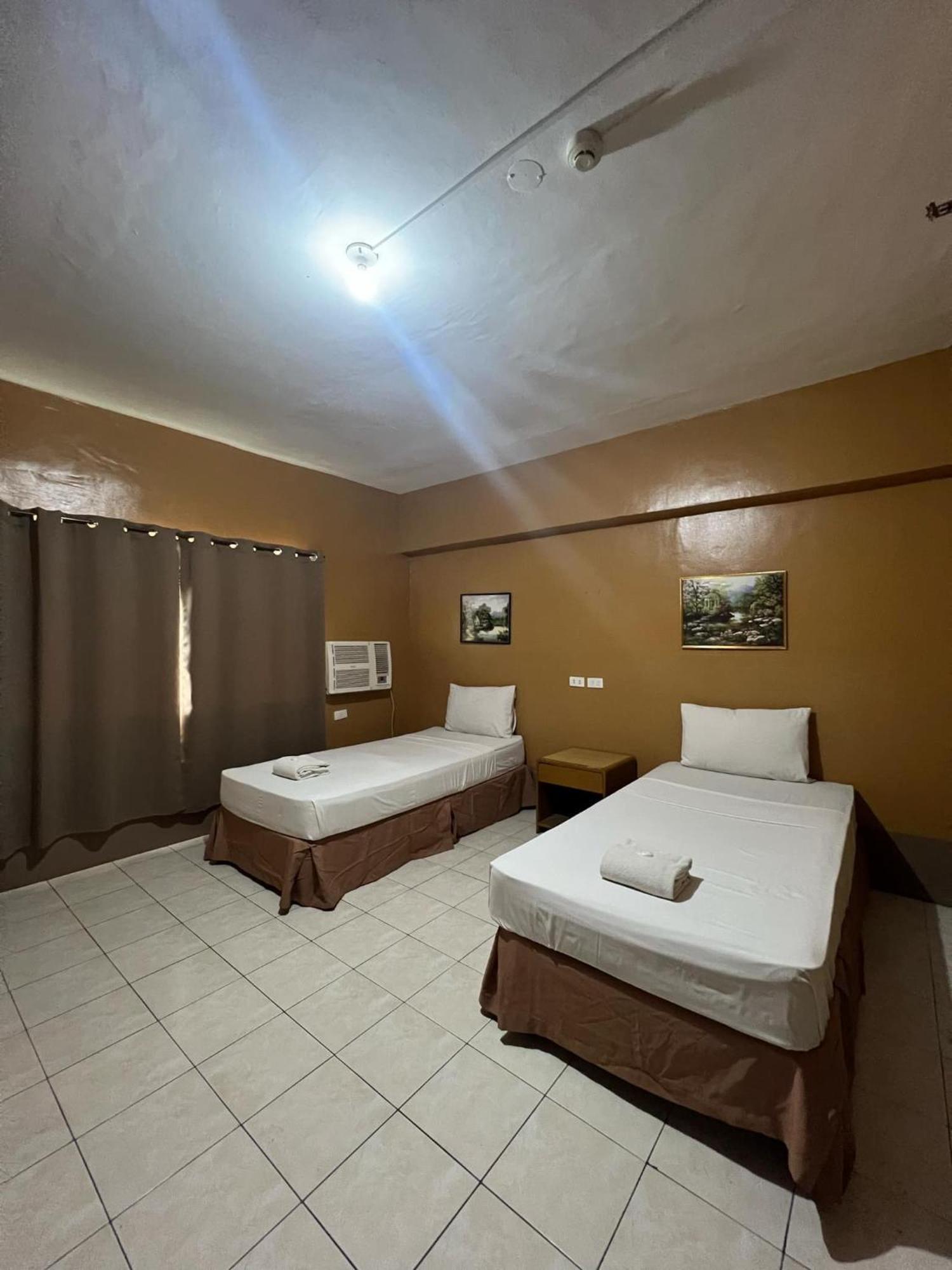 Dona Mercedes Cebu Stadt Exterior foto